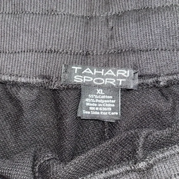Tahari Sport, NWT Women’s Shorts - XL - Picture 2 of 4